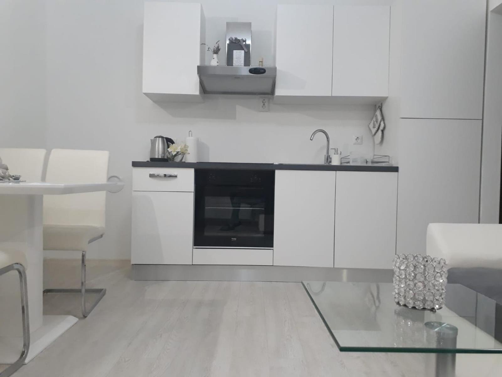 Apartman Kristina - Self Check In & Check Out Otocsán Kültér fotó
